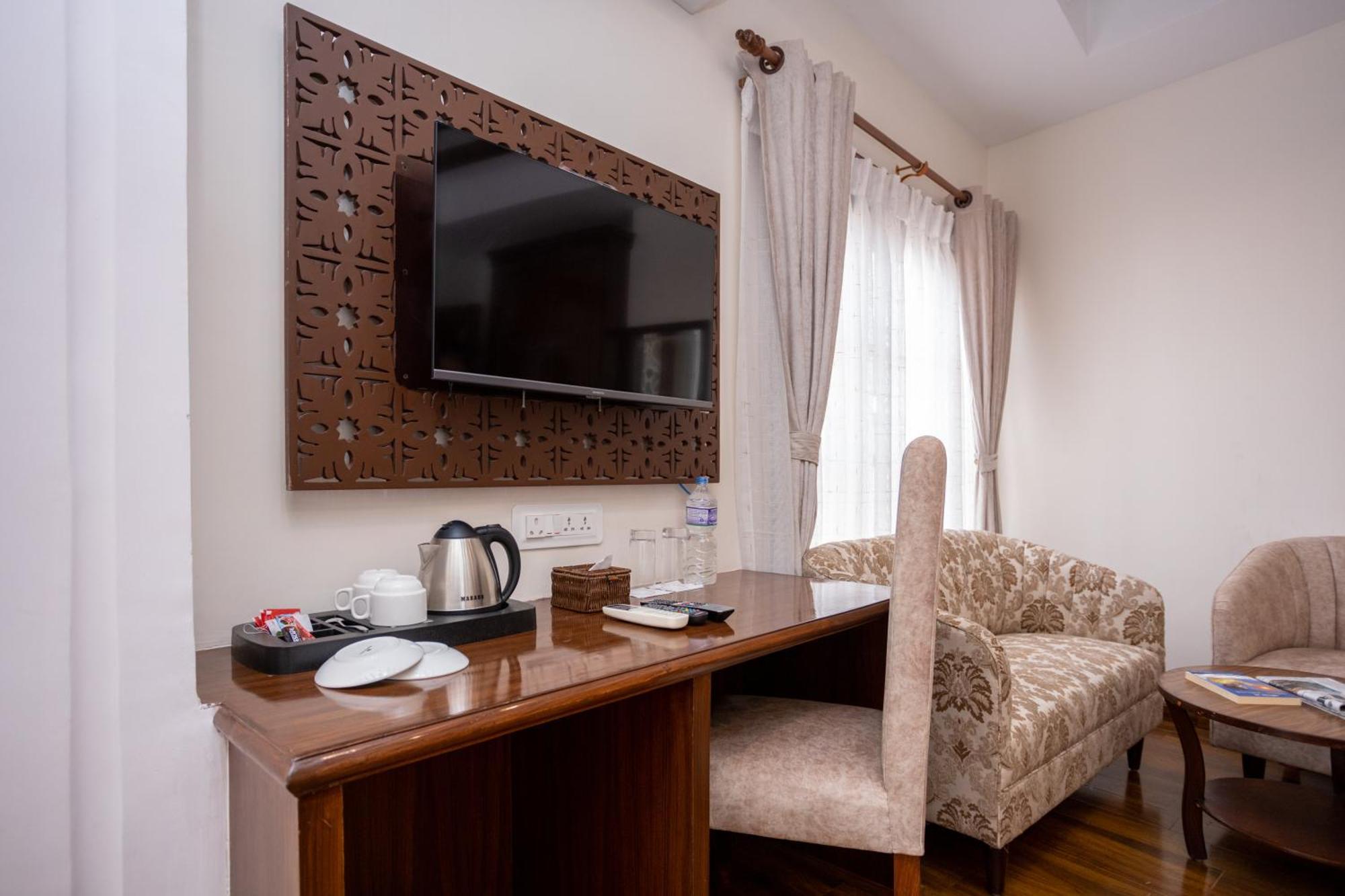Airport Himalaya Boutique Hotel Kathmandu Buitenkant foto
