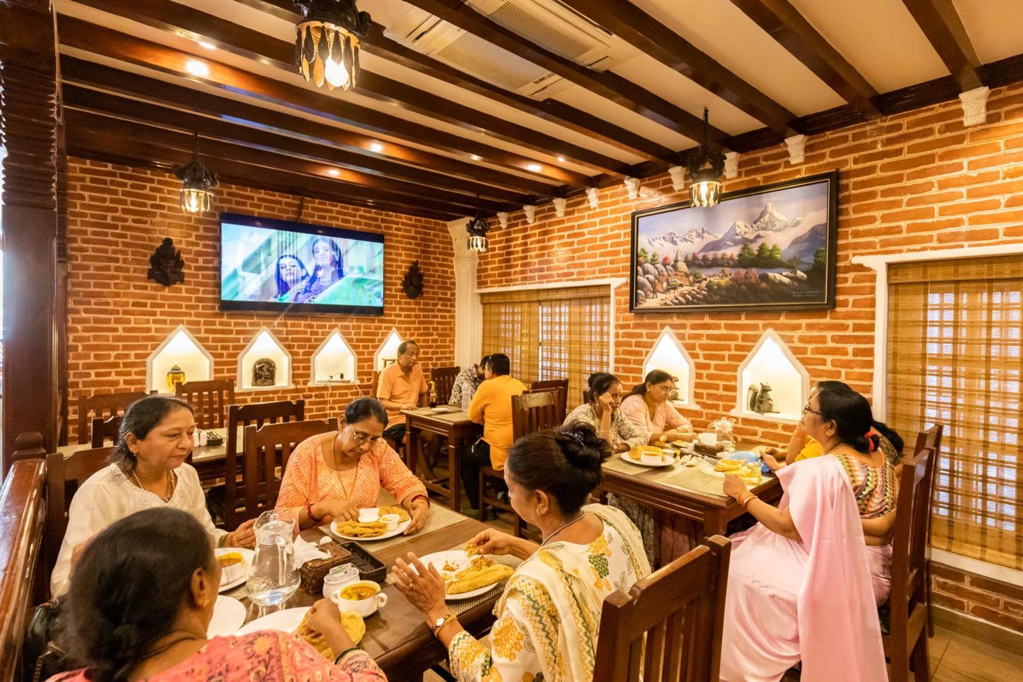 Airport Himalaya Boutique Hotel Kathmandu Buitenkant foto